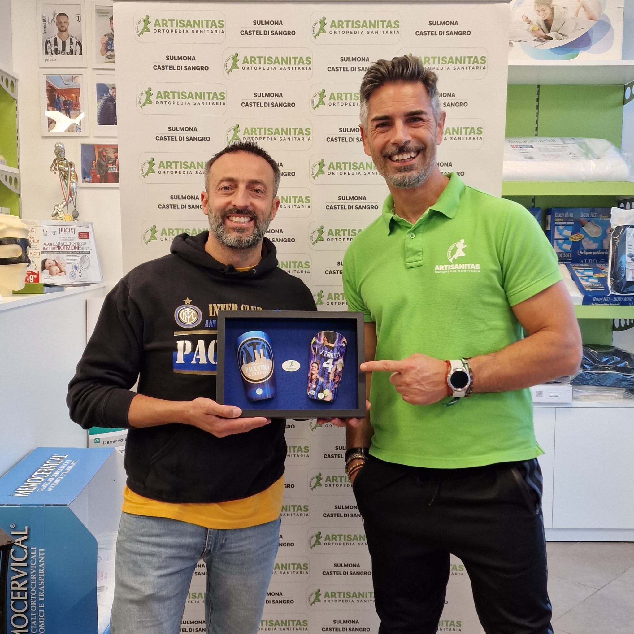 Parastinchi personalizzati per Javier Zanetti da Artisanitas: il regalo  dell'Inter Club Pacentro - ilGerme